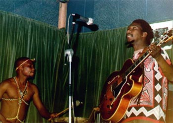 Malombo Jazz Men - Gabriel 'Mabi' Thobejane & Philip Tabane Market Café 1976 - Photo David Marks
